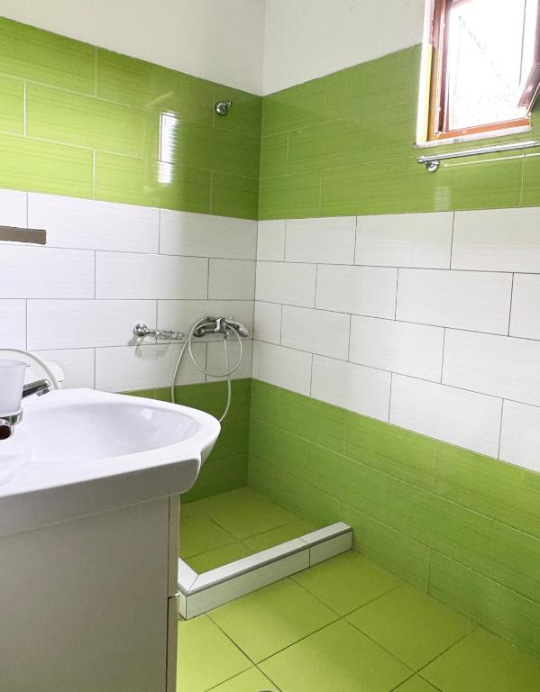 Koupelna v ubytování Antonia Rooms Qeparo
