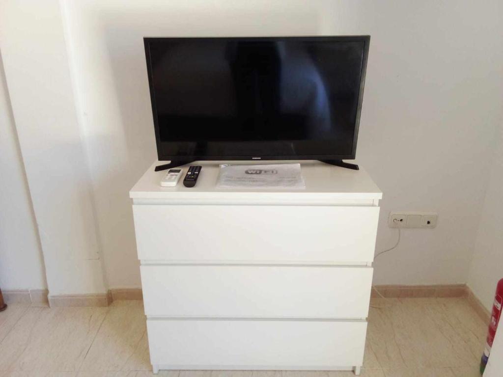 TV a/nebo společenská místnost v ubytování Estudio en Nueva Torrequebrada