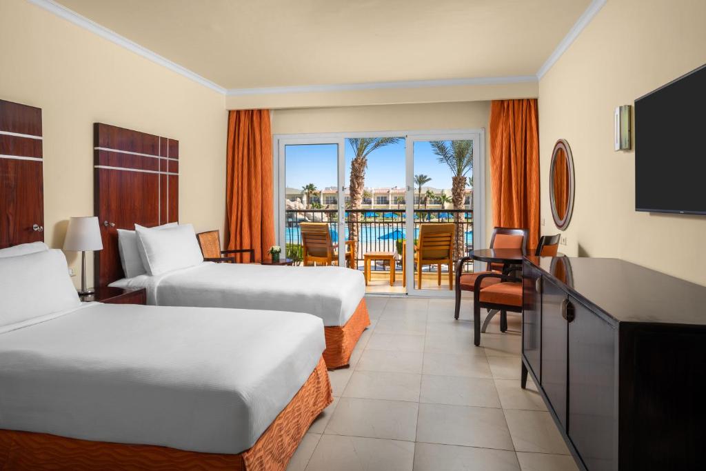 DoubleTree by Hilton Sharks Bay Resort - 1