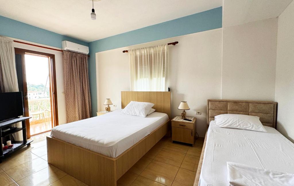 Postel nebo postele na pokoji v ubytování Antonia Rooms Qeparo