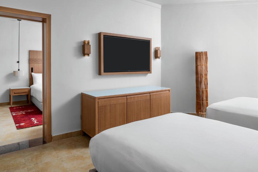 DoubleTree by Hilton Sharks Bay Resort - 18