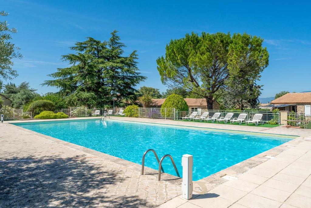 Bazén v ubytování Small stone mas T2 in a tourist residence nebo v jeho okolí