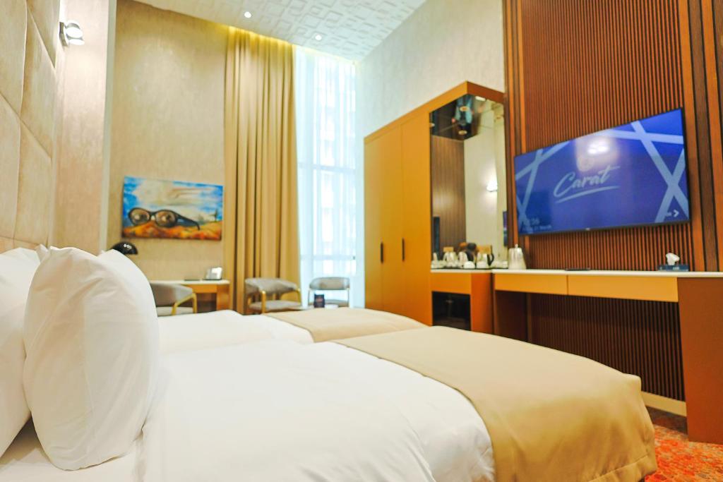 Postel nebo postele na pokoji v ubytování Carat Hotel Yerevan