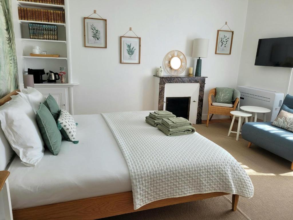 La Maison Tuffeau Bed and Breakfast - King Room