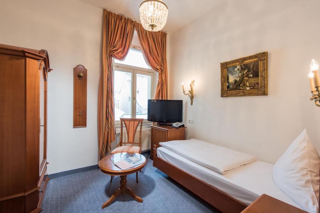 TV a/nebo společenská místnost v ubytování Hotel Goldener Löwe