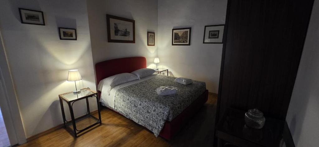 A bed or beds in a room at Appartamento Casa Toledo