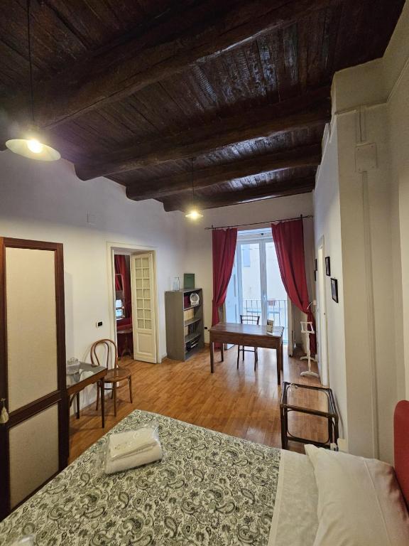A bed or beds in a room at Appartamento Casa Toledo