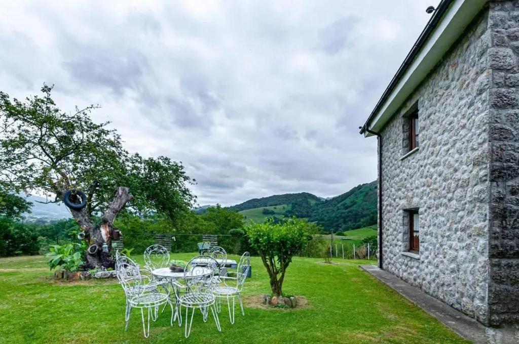 a table and chairs in a yard next to a building at Cosy House in Isongo in Isongo