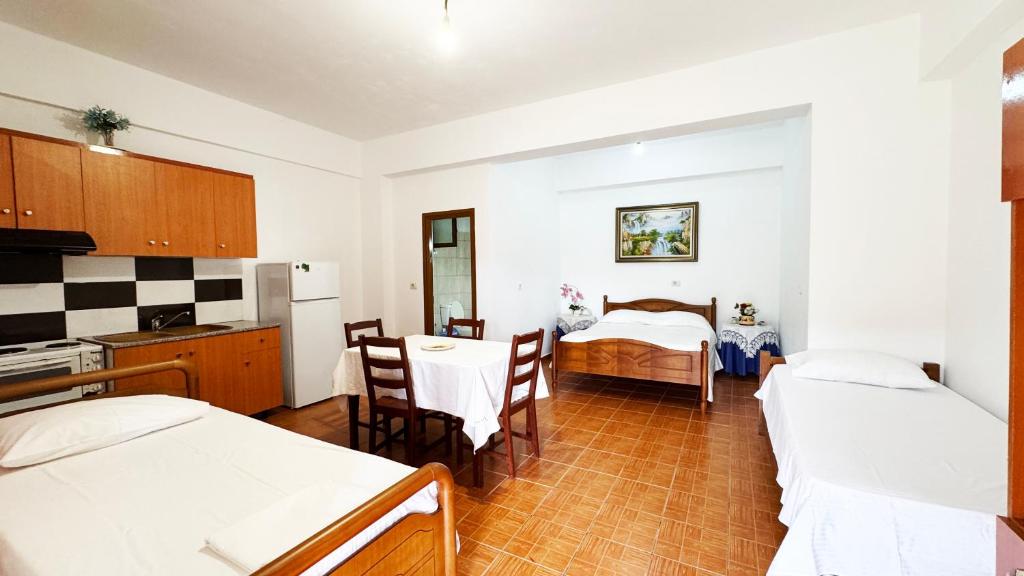 Postel nebo postele na pokoji v ubytování Antonia Rooms Qeparo