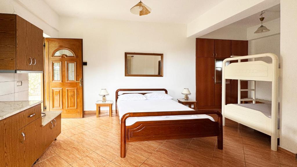 Postel nebo postele na pokoji v ubytování Antonia Rooms Qeparo