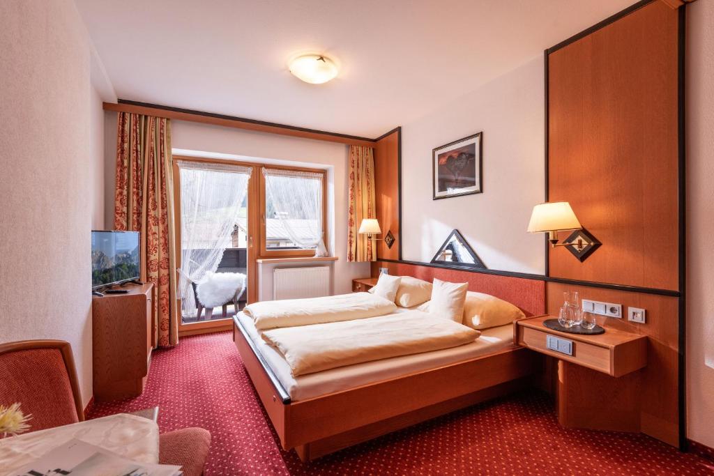 Postel nebo postele na pokoji v ubytování Hotel Eggerwirt