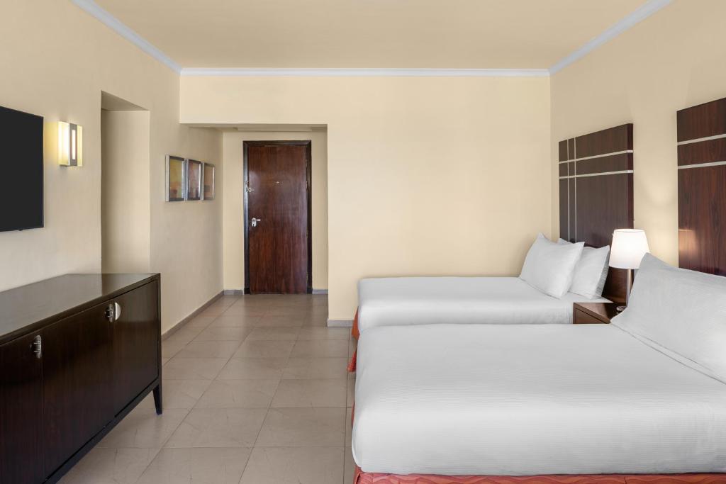 DoubleTree by Hilton Sharks Bay Resort - 4