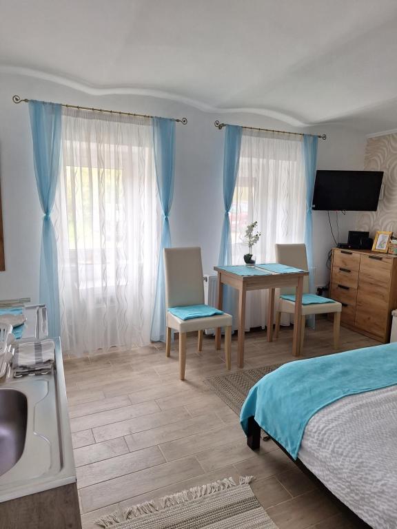 TV a/nebo společenská místnost v ubytování Várfal apartman