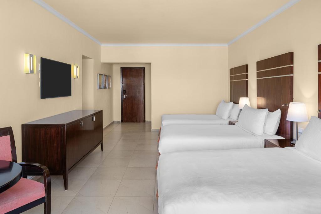 DoubleTree by Hilton Sharks Bay Resort - 10