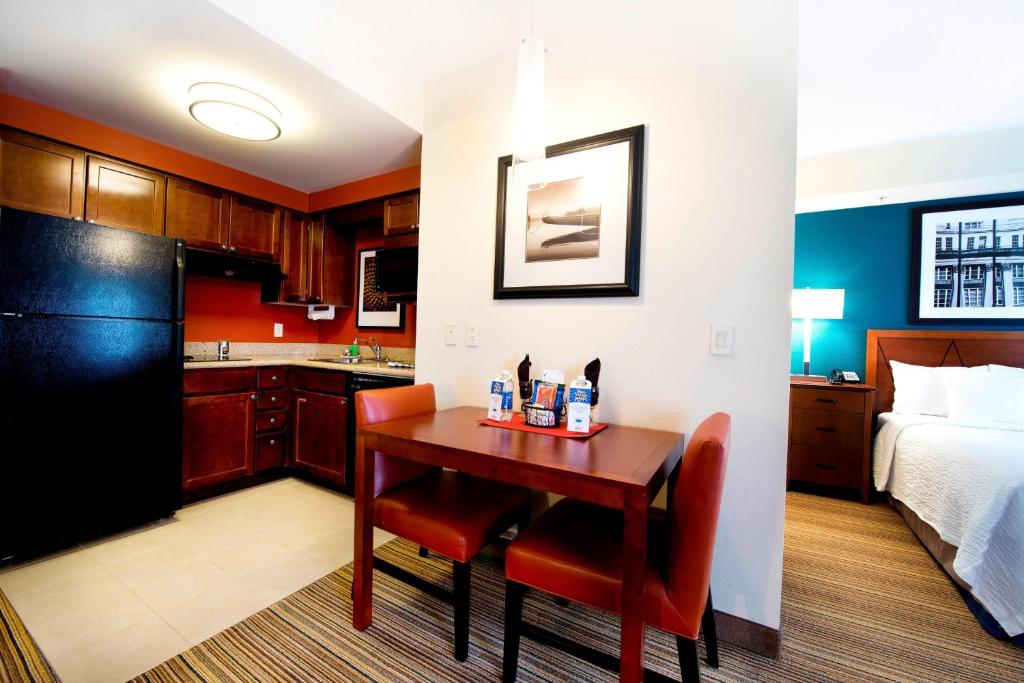 Residence Inn by Marriott Mississauga-Airport Corporate Centre West - Resim 27