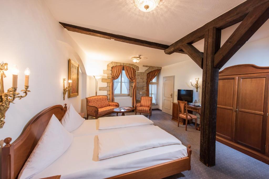 Postel nebo postele na pokoji v ubytování Hotel Goldener Löwe