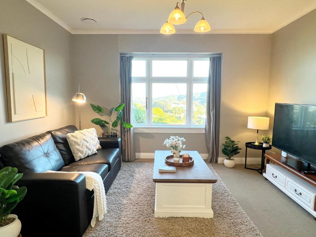 Skyline City - Entire Character Apartment - Views, Parking and Netflix - Resim 1