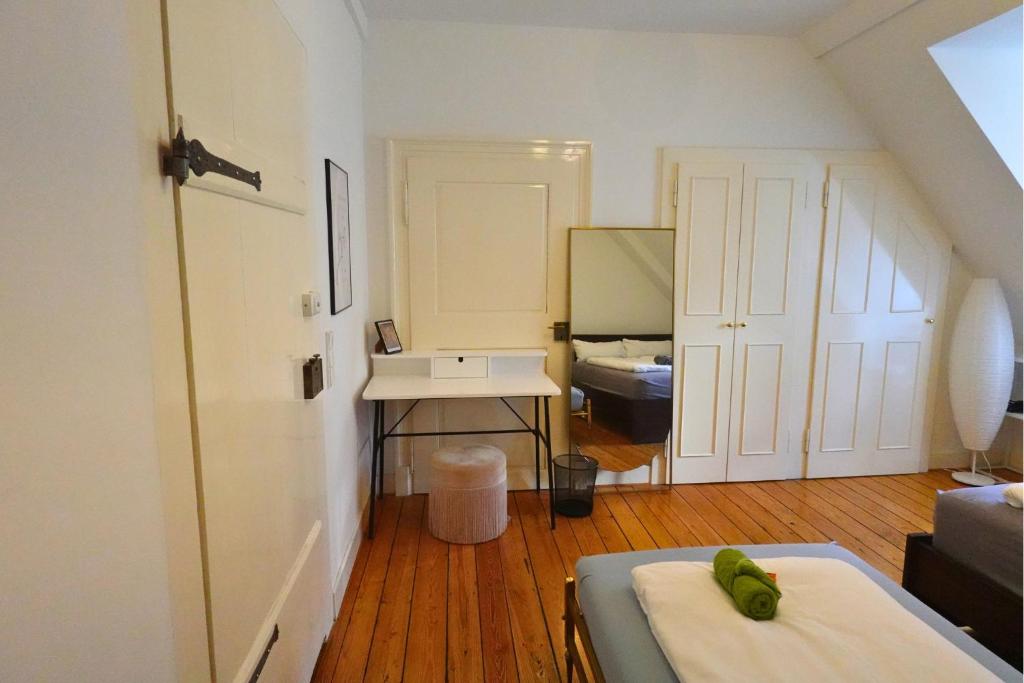Postel nebo postele na pokoji v ubytování Quadrate Hostel Mannheim Z6 Denkmalschutz