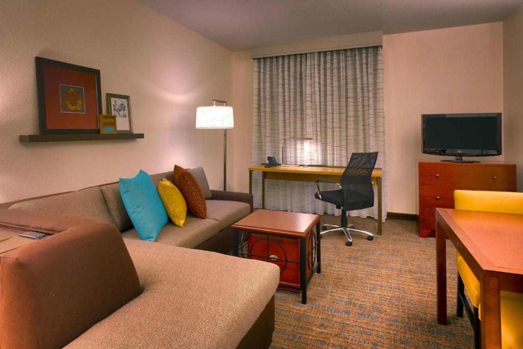 TV a/nebo společenská místnost v ubytování Residence Inn by Marriott Phoenix Gilbert