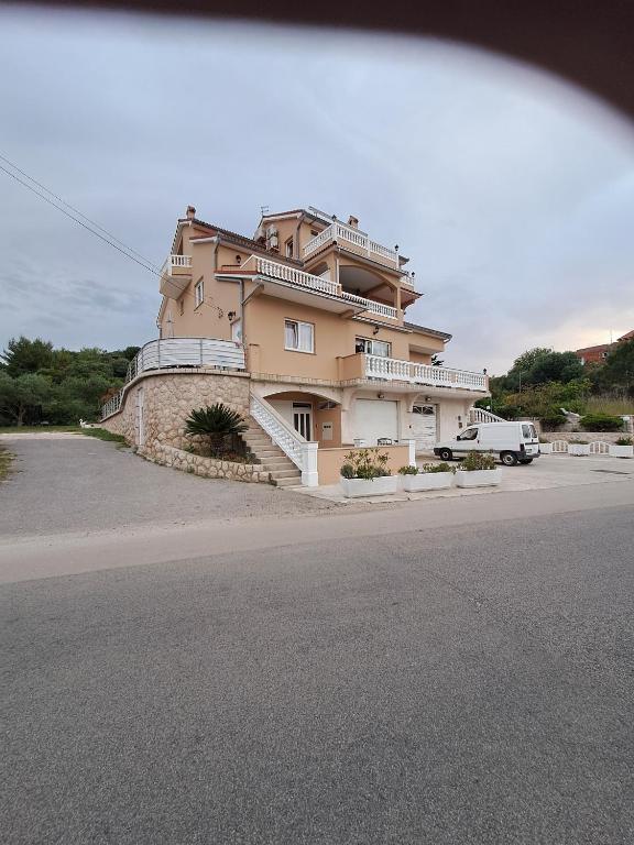 Gordana Apartments
