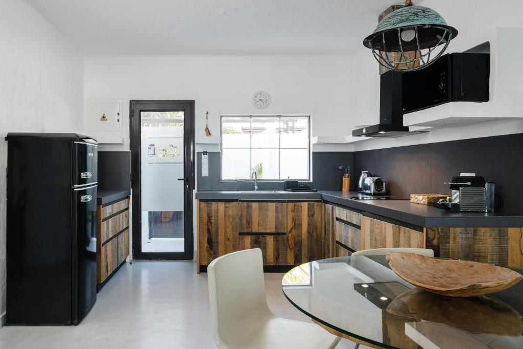 Kuchyň nebo kuchyňský kout v ubytování Kamezí Boutique Hotel Villas