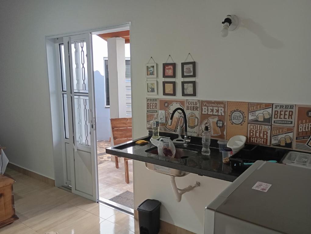 a kitchen with a sink and a counter top at Joia do Pepira in Brotas