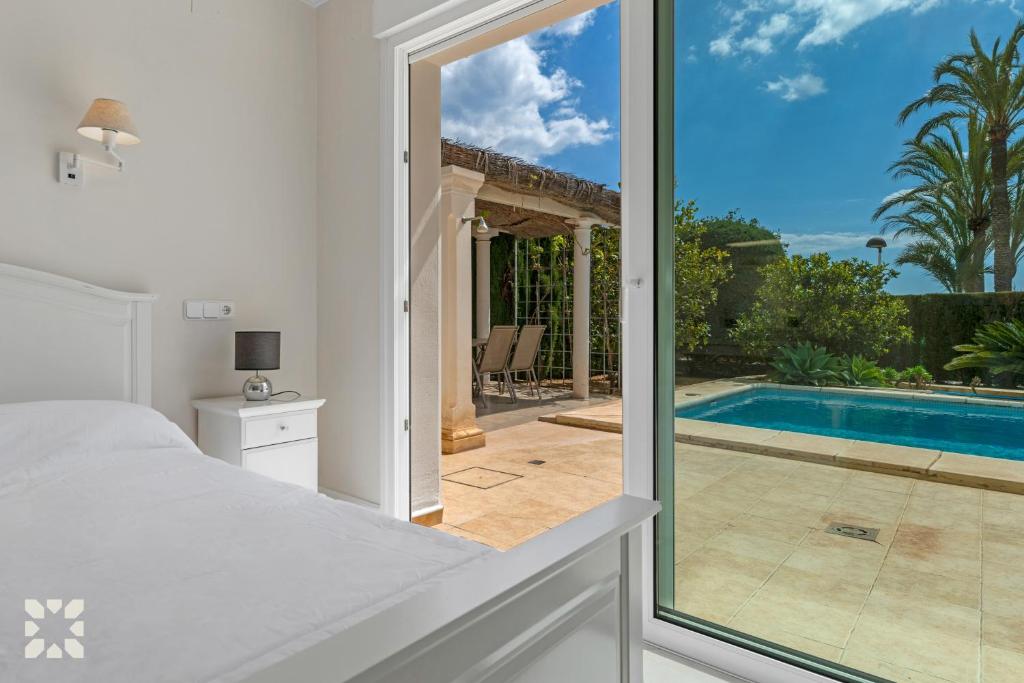 Bazén v ubytovaní Villa La Corona by Abahana Villas alebo v jeho blízkosti