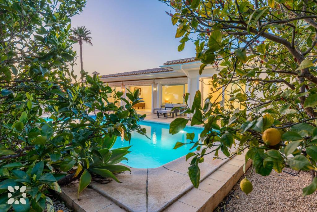 Bazén v ubytovaní Villa La Corona by Abahana Villas alebo v jeho blízkosti