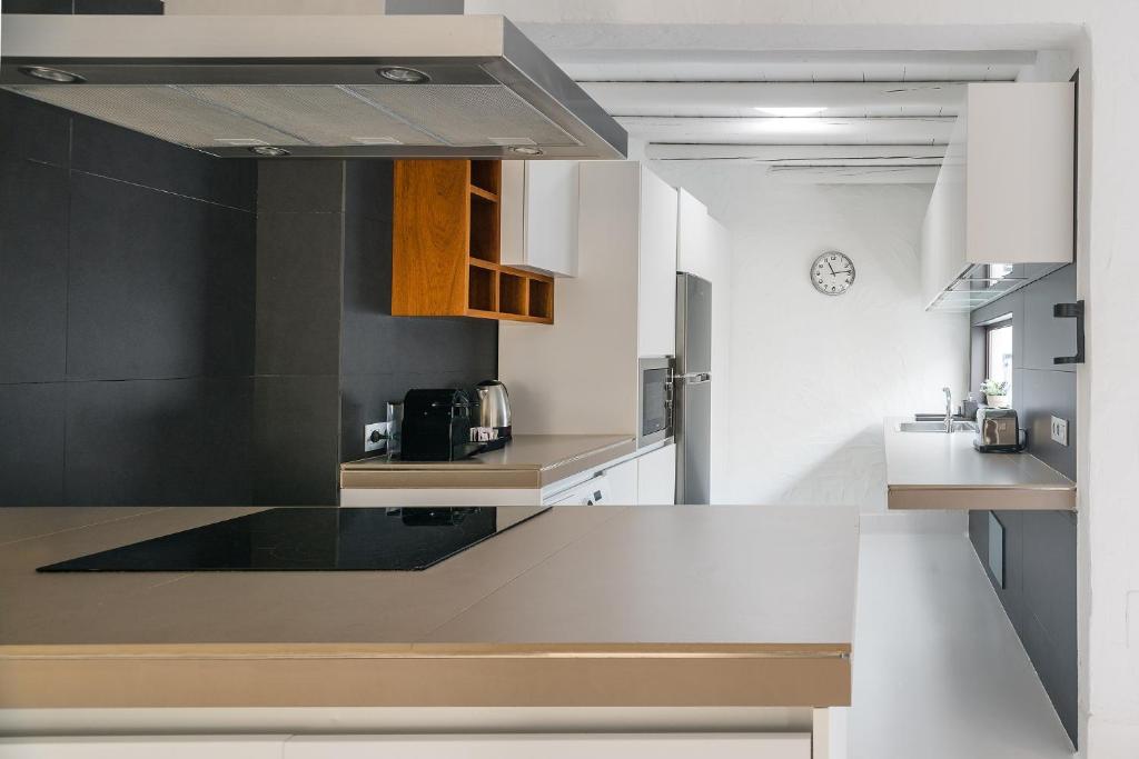 Kuchyň nebo kuchyňský kout v ubytování Kamezí Boutique Hotel Villas
