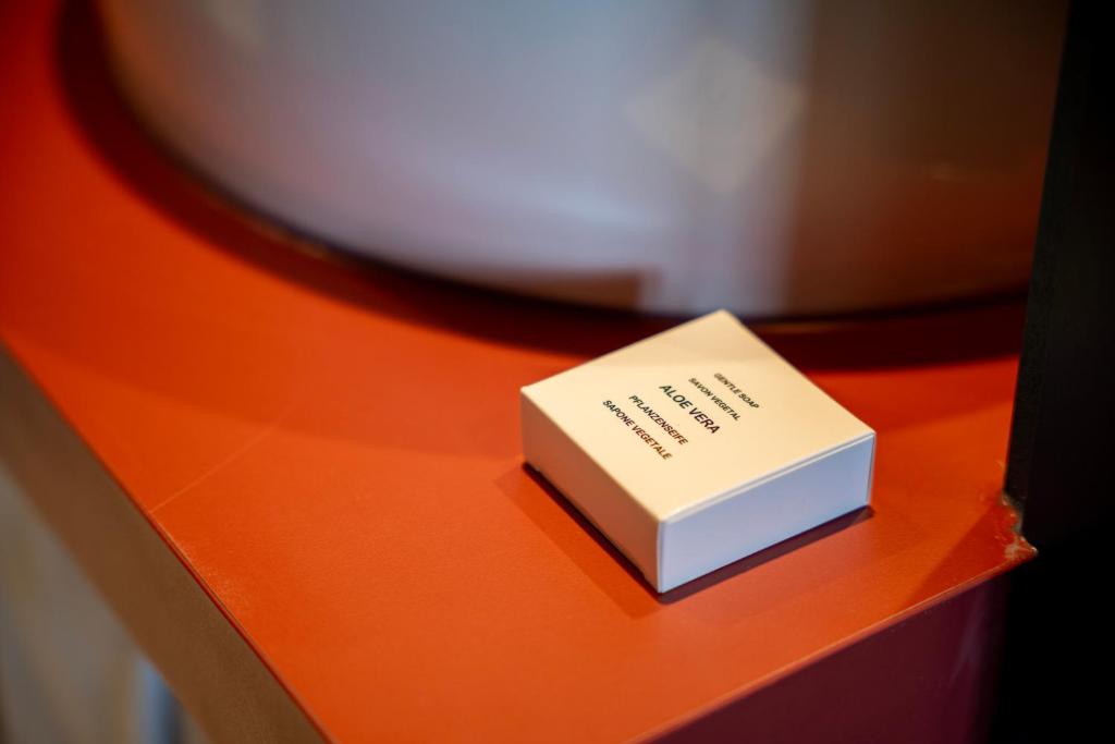 The Queen's Twelve by Romy&Travis - Resim 17