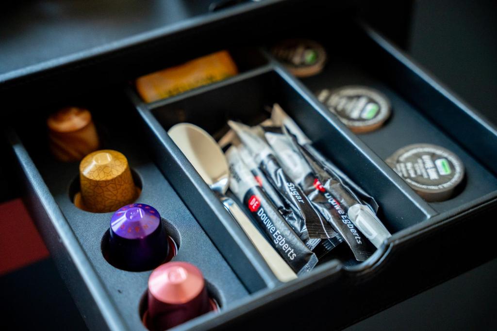 The Queen's Twelve by Romy&Travis - Resim 19