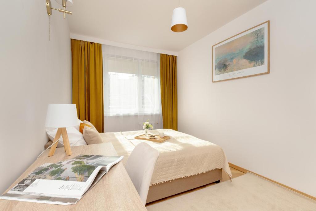 Posteľ alebo postele v izbe v ubytovaní Seaside & Park Apartments Gdańsk by Noclegi Renters