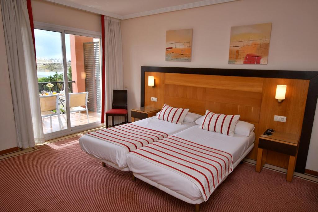 Postel nebo postele na pokoji v ubytování Hotel Bonalba Alicante