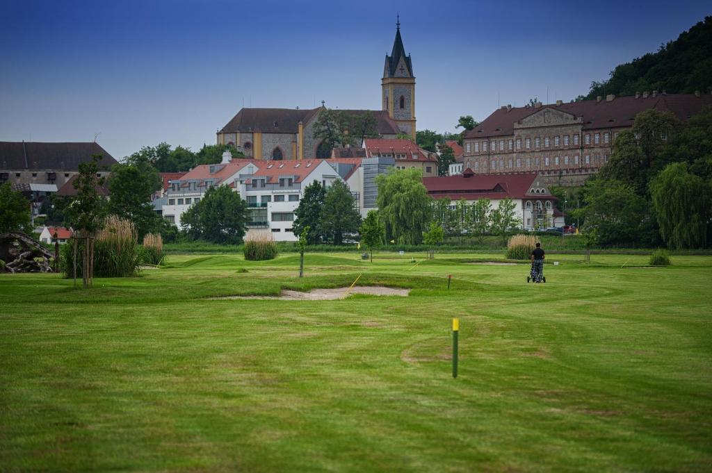 Golf v hotelu nebo okolí