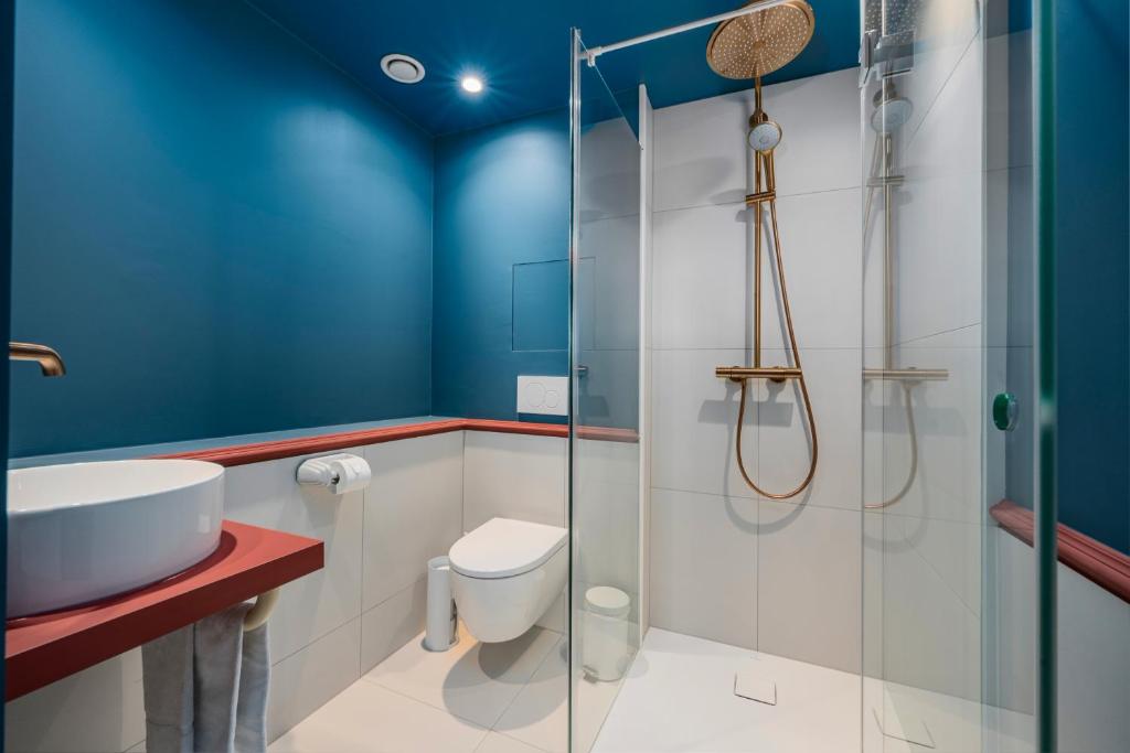 The Queen's Twelve by Romy&Travis - Resim 22