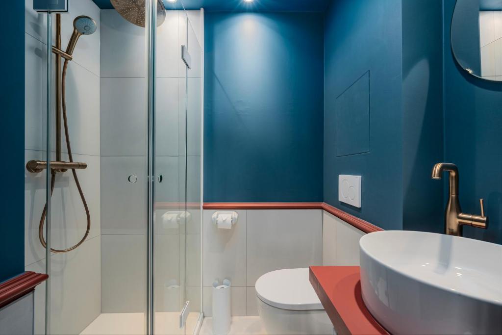 The Queen's Twelve by Romy&Travis - Resim 24