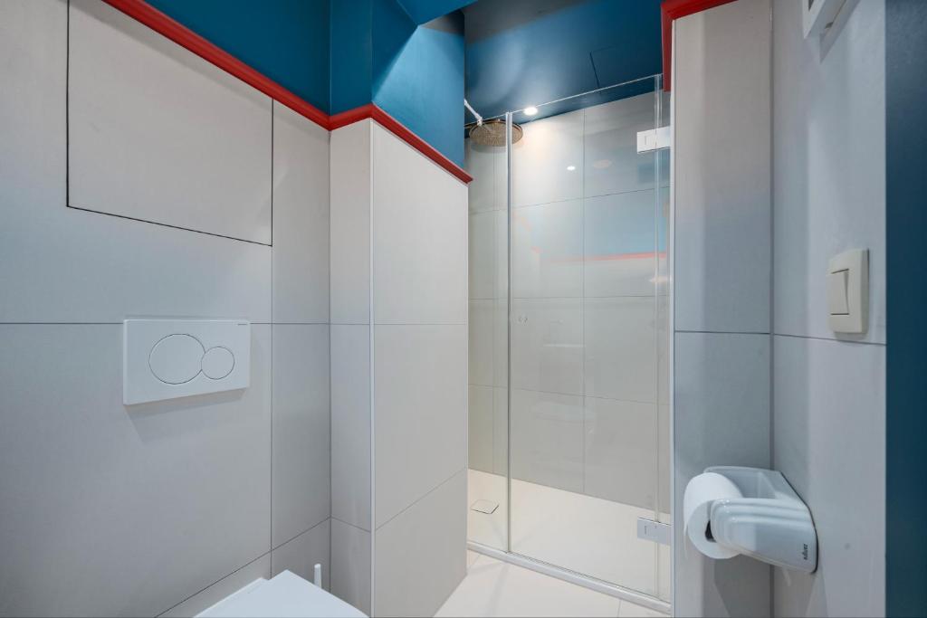 The Queen's Twelve by Romy&Travis - Resim 29