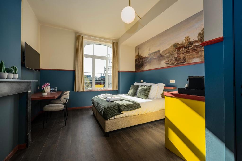 The Queen's Twelve by Romy&Travis - Resim 26