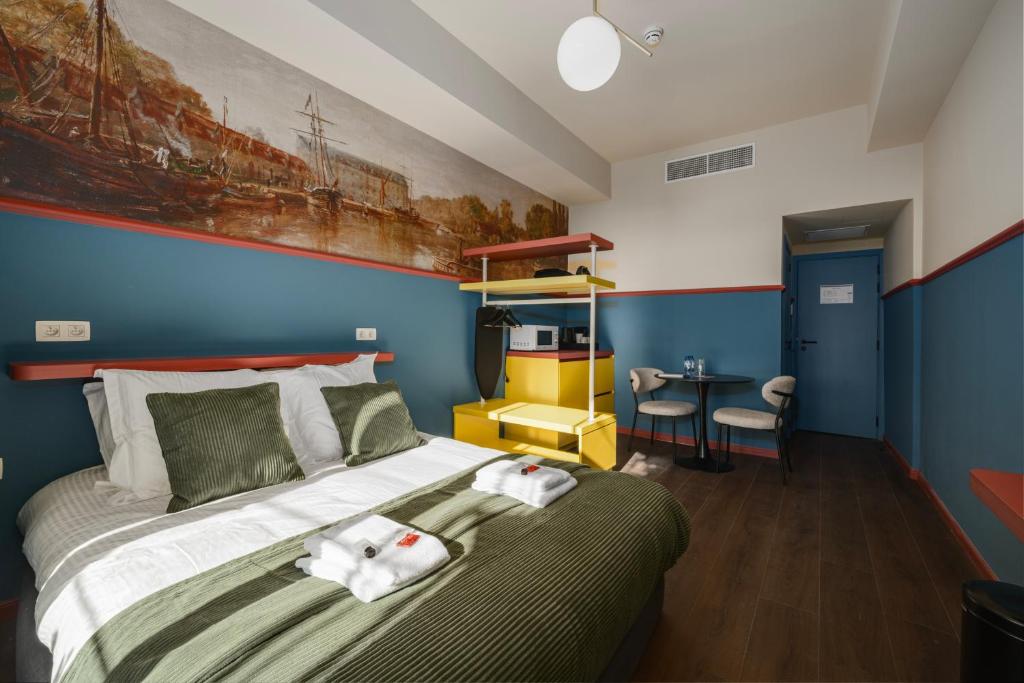 The Queen's Twelve by Romy&Travis - Resim 5