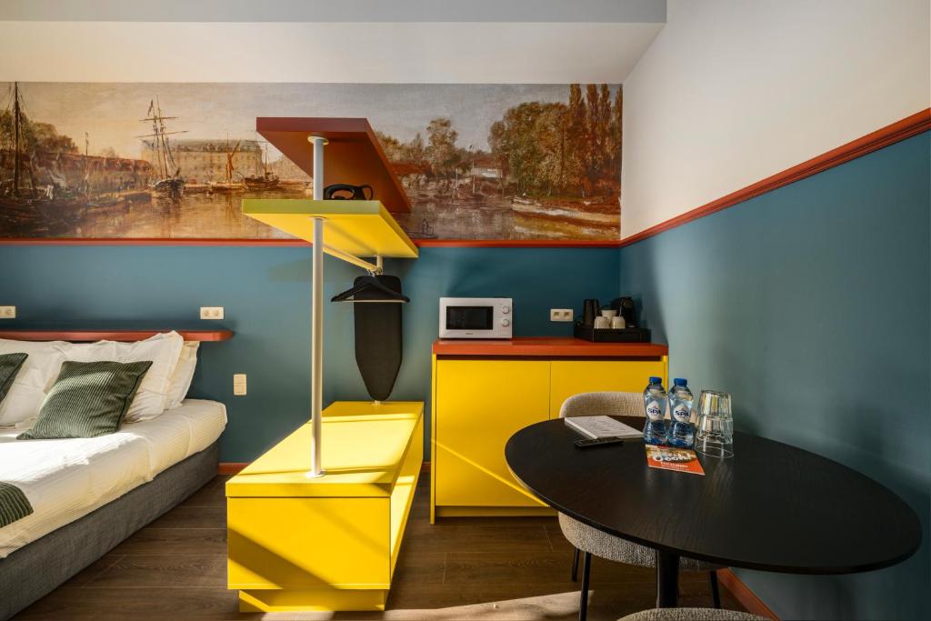 The Queen's Twelve by Romy&Travis - Resim 31