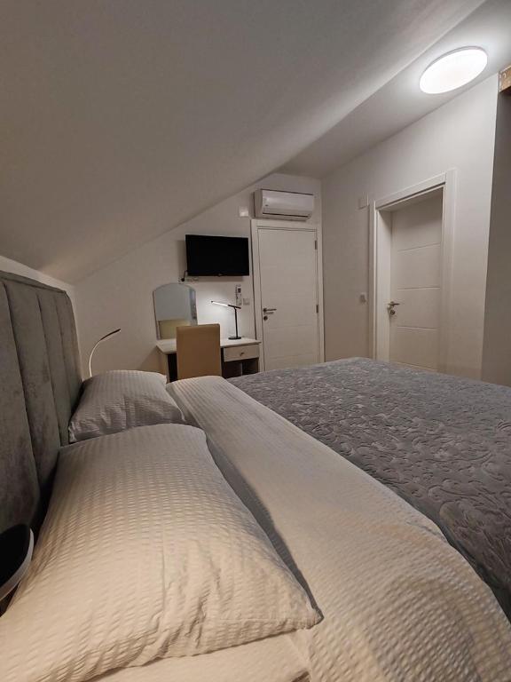 Postel nebo postele na pokoji v ubytování Rooms DM - Una