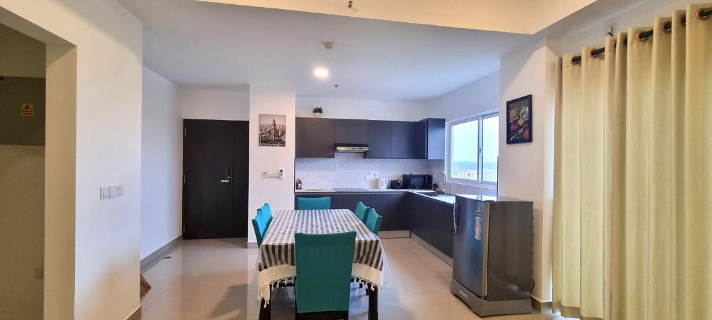 Η κουζίνα ή μικρή κουζίνα στο One bedroom 7th Floor Apartment in Ocean Breeze Hotel Residencies Negombo