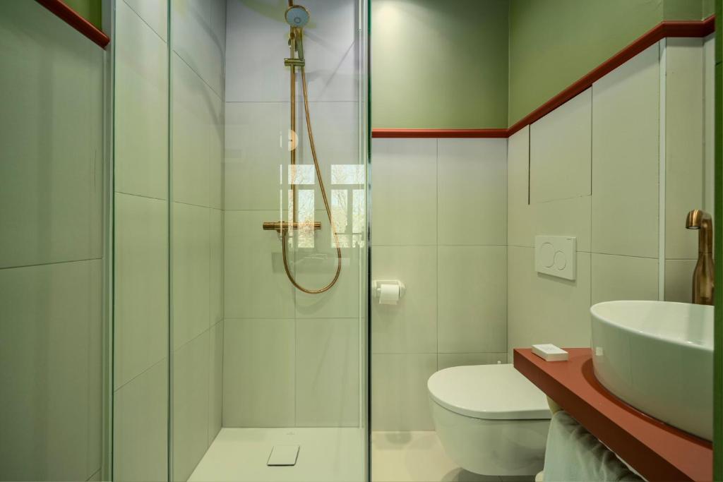 The Queen's Twelve by Romy&Travis - Resim 35