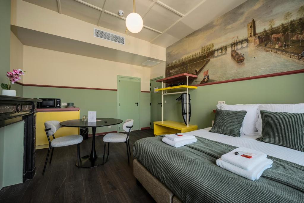 The Queen's Twelve by Romy&Travis - Resim 6