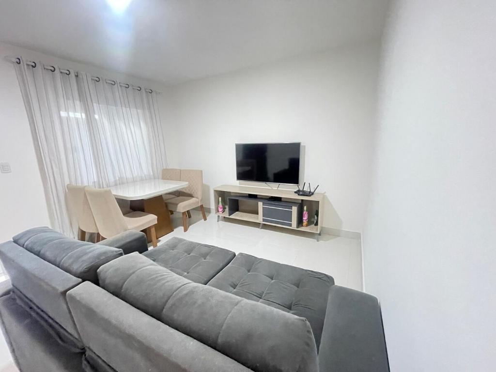 TV a/nebo společenská místnost v ubytování Casa Ampla e Climatizada - Smart TV e Pet Friendly