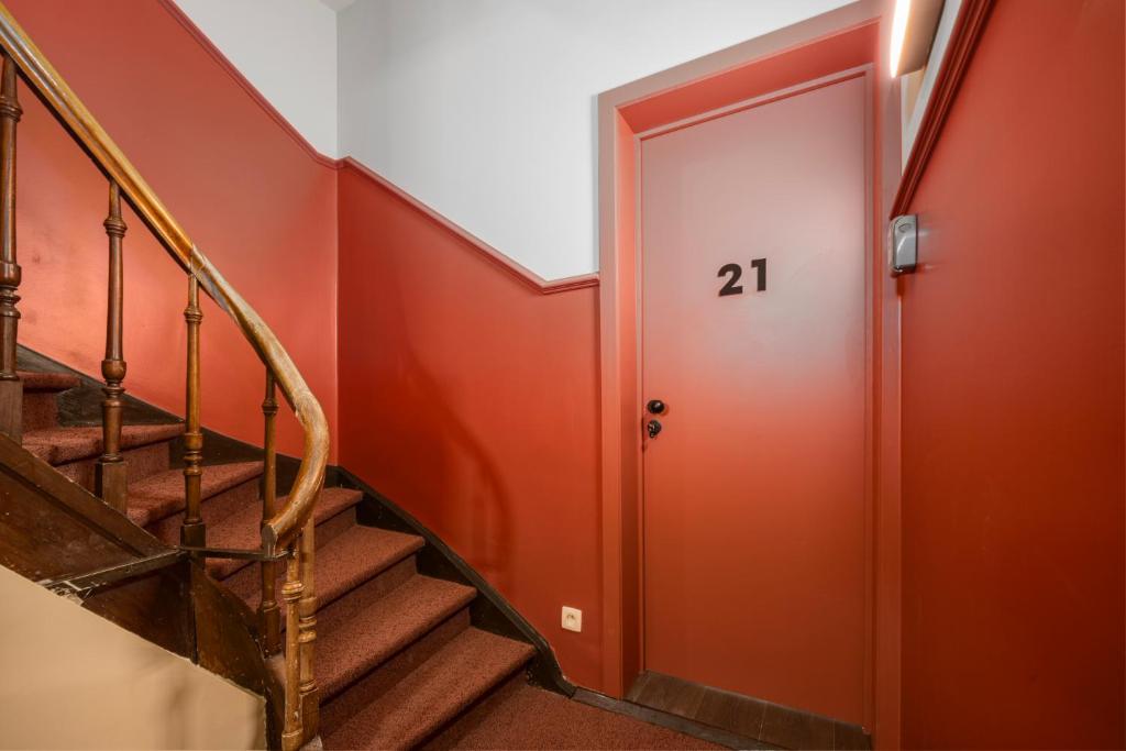 The Queen's Twelve by Romy&Travis - Resim 39