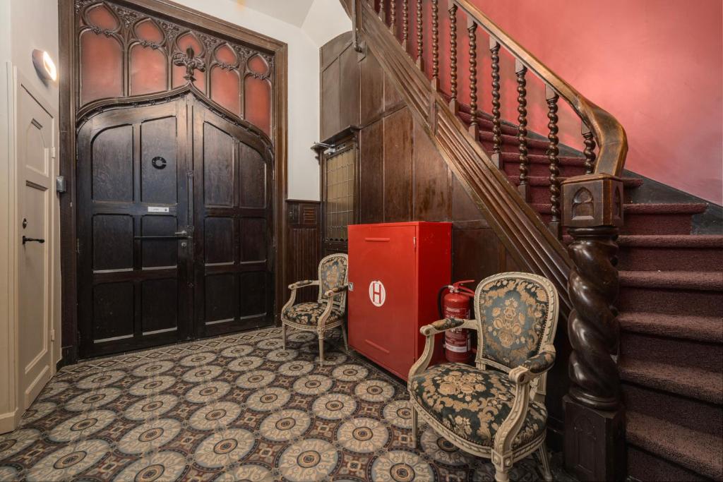 The Queen's Twelve by Romy&Travis - Resim 38