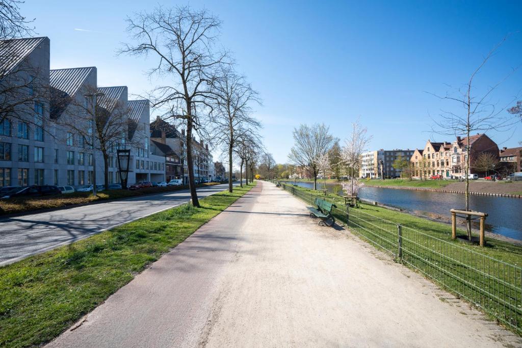 The Queen's Twelve by Romy&Travis - Resim 40