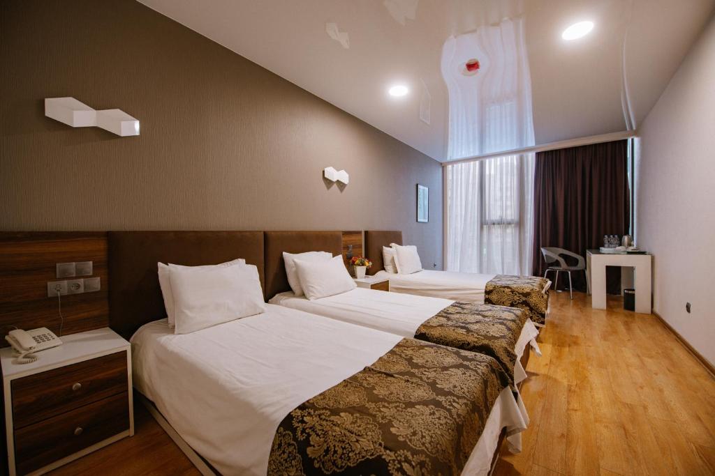 Postel nebo postele na pokoji v ubytování Iveria Inn Hotel