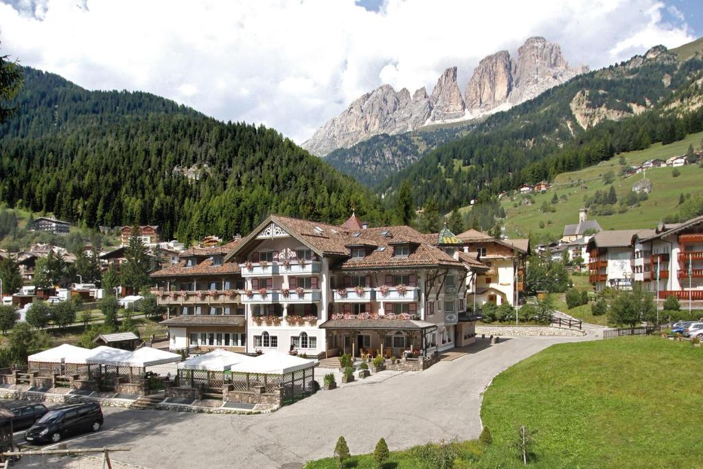 Nespecifikovaný výhled na hory nebo výhled na hory při pohledu z hotelu
